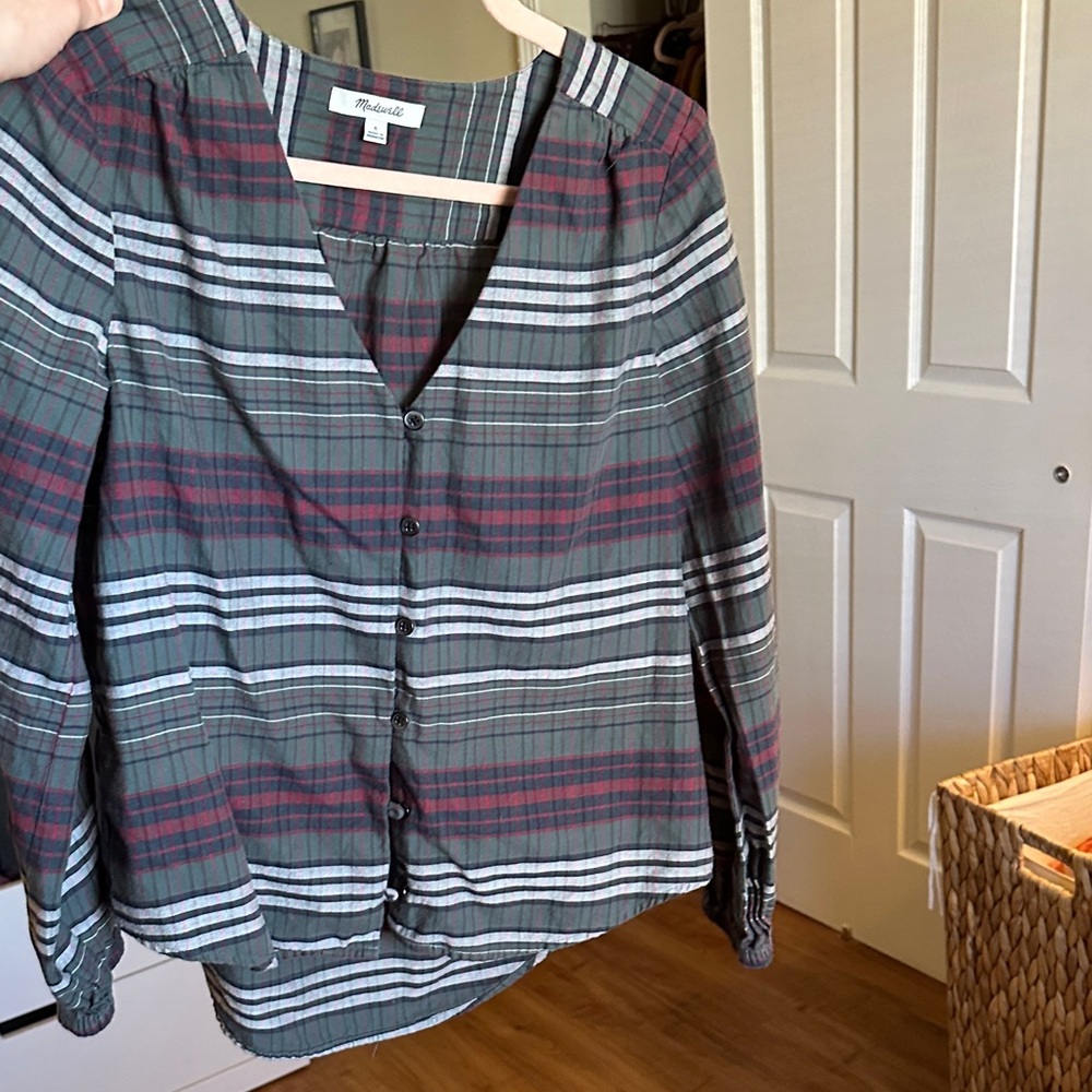 Madewell V-Neck Button-Down Shirt in Pineview Plaid